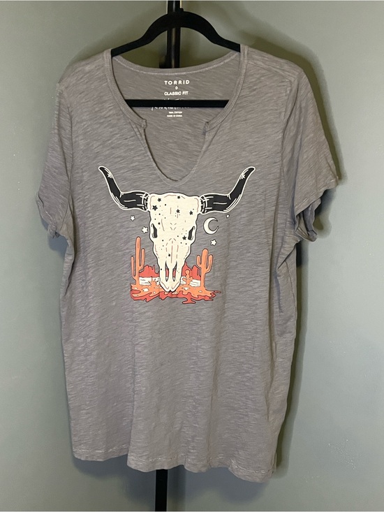 torrid Tops - Torrid Cosmic Steer Skull Raglan Shirt